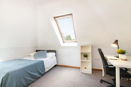 6 bedroom detached house to rent - Photo 5