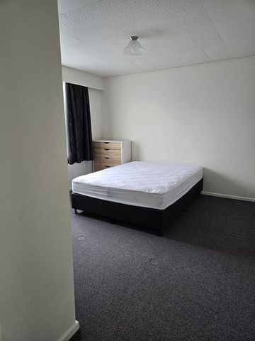 Modern unit - Photo 2
