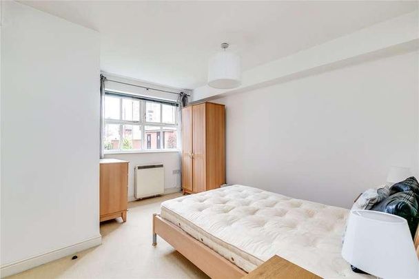 Macmillan Way, London, SW17 - Photo 1