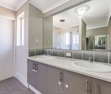 Your Perfect Dawesville Retreat — Spacious, Modern & Low Maintenance - Photo 4