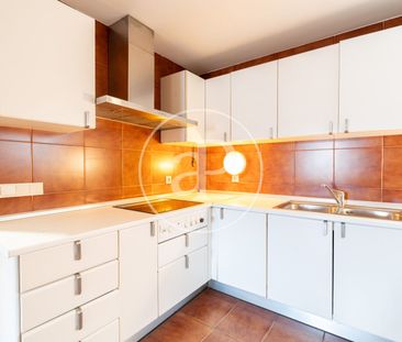 Penthouse for rent on Roca i Batlle Street, El Putxet - Photo 1