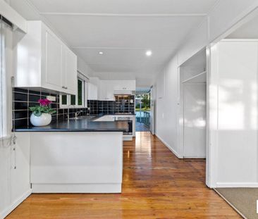 8 ROBERTS STREET, North Ipswich QLD 4305 - House For Rent | Domain - Photo 6