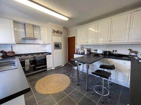 4 bedroom detached house to rent - Photo 4