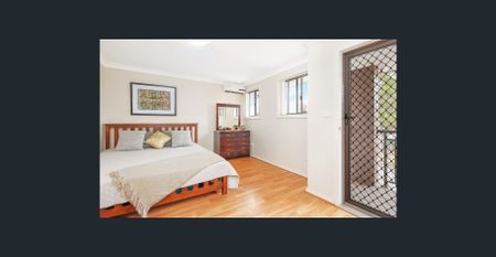 Contemporary 3-Bedroom Townhouse Close to School! - Photo 4