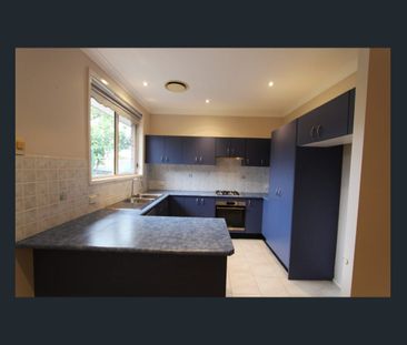 Situated at the back of a small complex of two, this lovely villa o... - Photo 4