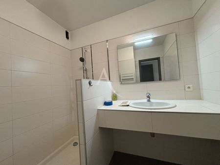 Location Appartement 4 pièces 84m² NICE 06000 - Photo 2