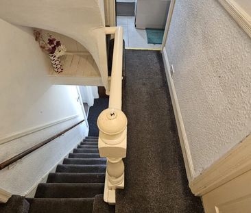 Room 4, Knowle Avenue, Burley, Leeds, LS4 2PQ - Photo 6