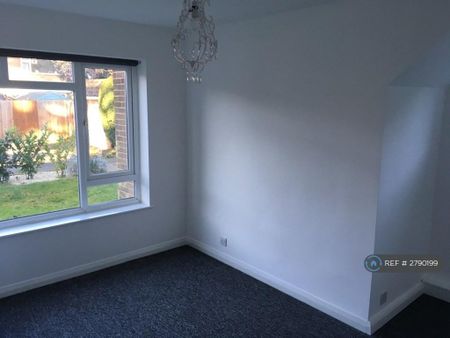 2 bedroom semi-detached house to rent - Photo 3