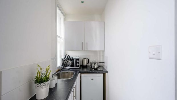 Studio to rent - Photo 1