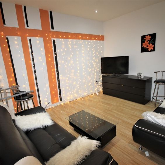 Autumn Avenue, Burley, Leeds, West Yorkshire - Photo 1