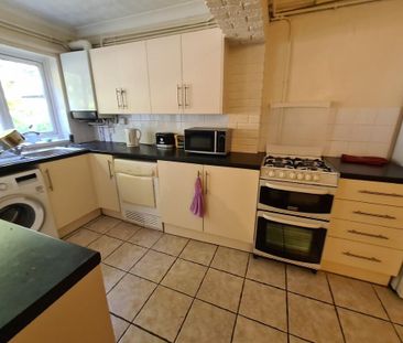 1 bedroom in a house share to rent - Photo 4