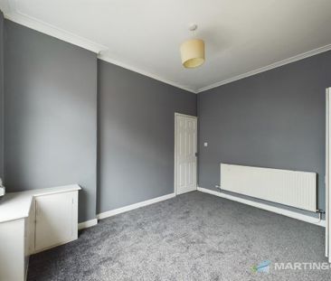 2 bedroom end of terrace house to rent - Photo 2