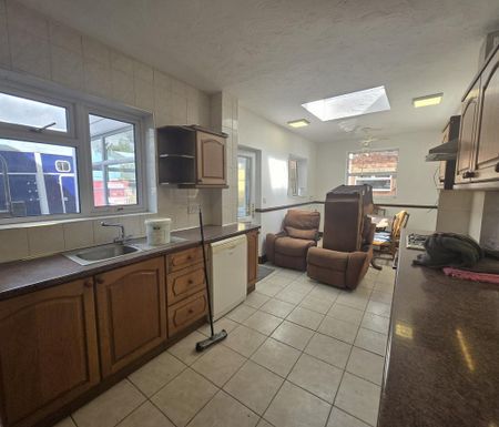 3 bedroom detached house to rent - Photo 5