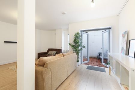 2 Bed Flat, Gordon Road, W5 - Photo 2