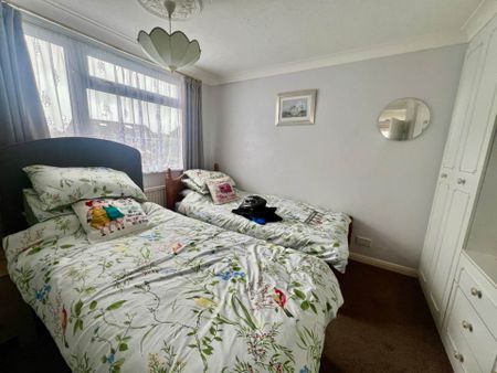 Bursledon Close, Felpham - Photo 4