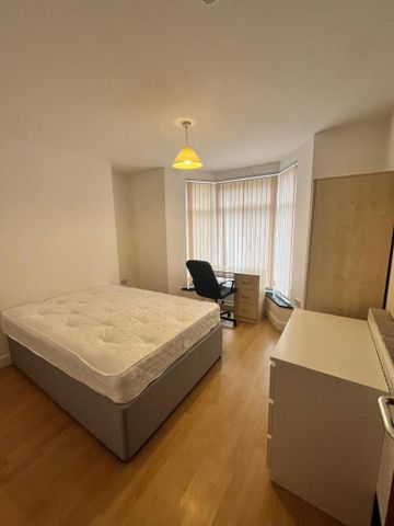 5 bedroom end of terrace house to rent - Photo 4