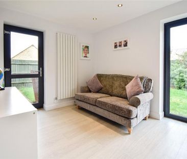 4 bedroom detached house to rent - Photo 2