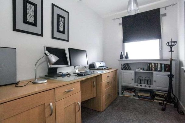 Crop Common, Hatfield, Hemel Hempstead, AL10 - Photo 1