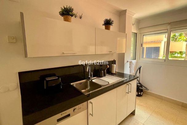 2 Bedroom Apartment For Rent in Nueva Andalucía, Málaga - Photo 1