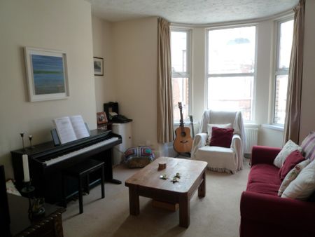 2 bed Apartment - To Let - Photo 3