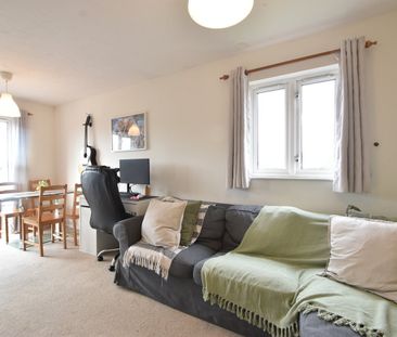 Parry Drive, Weybridge, KT13 - Photo 4