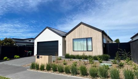Tastefully designed and furnished, 4 Bedroom Family Home – Oakbridge, Christchurch - Photo 5