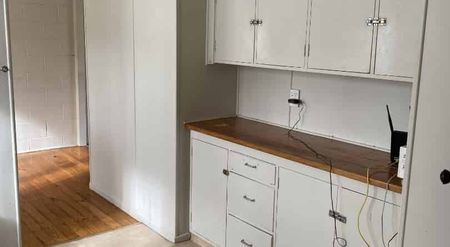 Spacious Family Home in Prime Location! - Photo 4