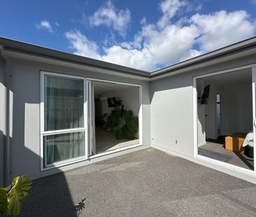 Modern High-Spec Home with Spacious Garden - Papamoa - Photo 6