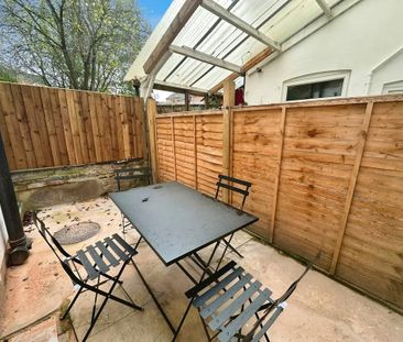 1 bedroom in a house share to rent - Photo 2