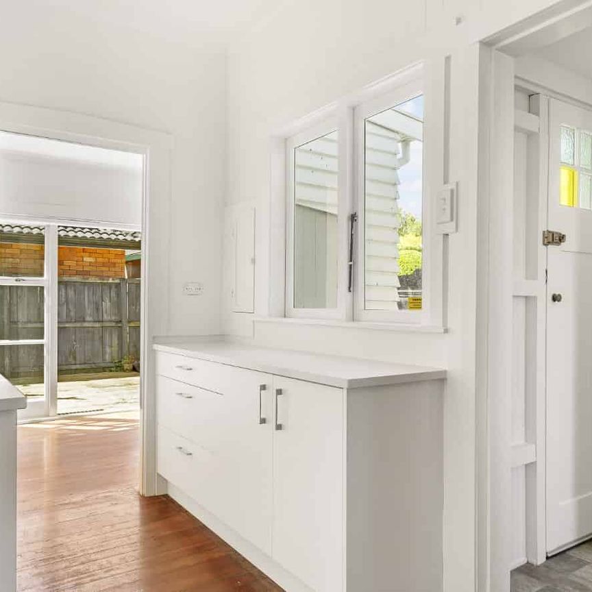 Gorgeous 3 bedroom Kiwi bungalow - Photo 1