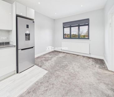 Studio to rent - Photo 6