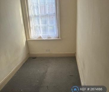 3 bedroom flat to rent - Photo 6