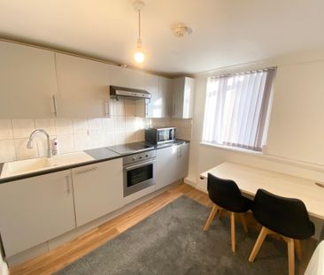 Camden High Street - Photo 6