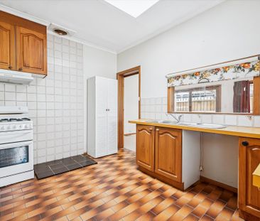 Spacious Brick Home with Large Yard and Excellent Parking - Photo 3