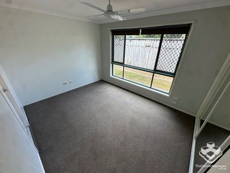 Gorgeous bright unit AVAILABLE NOW, generous grassed yard, pet friendly on application! - Photo 3