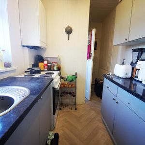 3 bedroom flat to rent - Photo 2