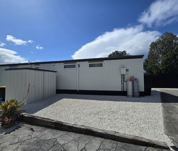 Sunny 2-Bedroom Unit with Deck and Modern Kitchen - Matua - Photo 5