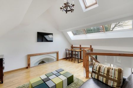 2 Bed Flat - Photo 2