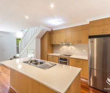 Beautiful 3-Bedroom Townhouse Offering Space, Comfort and Convenience - Photo 6