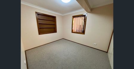 5 BEDROOM HOME - HILLVUE LOCATION - Photo 3