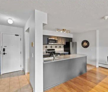 Furnished 3 Bed Eau Claire Condo with Gorgeous DWTN Views | 738 3 A... - Photo 1