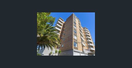 LARGE TWO-BEDROOM WITH SPECTACULAR WATER VIEWS OF MIDDLE HARBOUR AVAILABLE FOR RENT ! - Photo 3