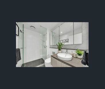 Spacious One Bed + Large Study Room with Large Private Courtyard ( ... - Photo 4