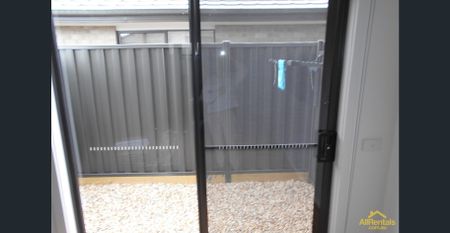 Stunning unit at 28A Rogers Street, Pakenham - Photo 5
