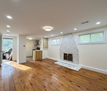 For Lease - 242 Fairglen Avenue, Toronto, Ontario - Photo 2