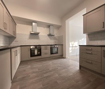 8 bedroom house of multiple occupation to rent - Photo 4