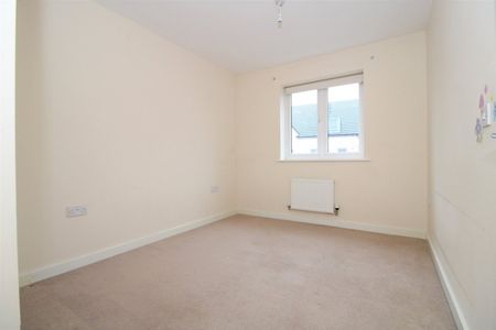 Birdwing Walk, Stevenage, Hertfordshire - Photo 3