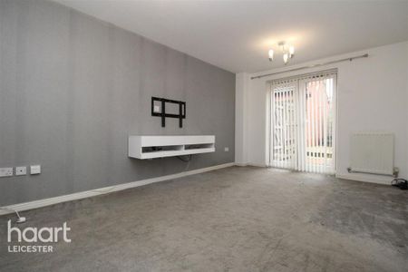 3 bedroom semi-detached house to rent - Photo 2