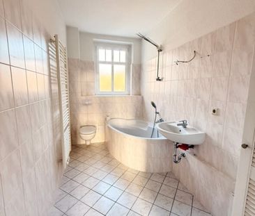 Direkt im Zentrum von Annaberg wohnen – 2-Raum-Wohnung mit Gartennu... - Photo 4