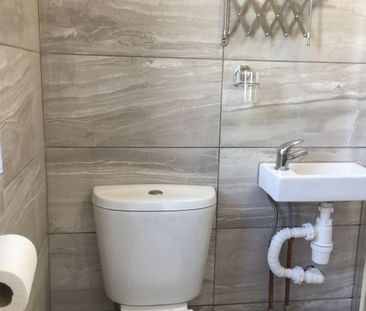 Spacious En-suite Room- Couples Welcome - Photo 6